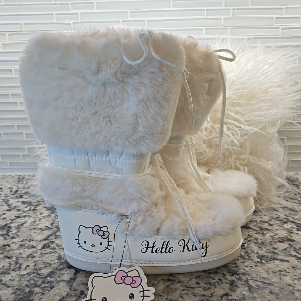 Hello Kitty Fluffy White Kids Boots - Picture 4 of 11
